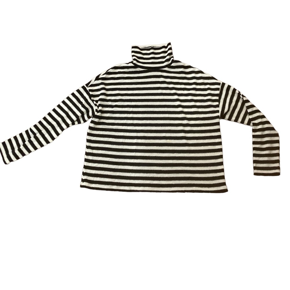 Sanctuary Striped Turtleneck- black and white striped- So Elegant- Size Medium